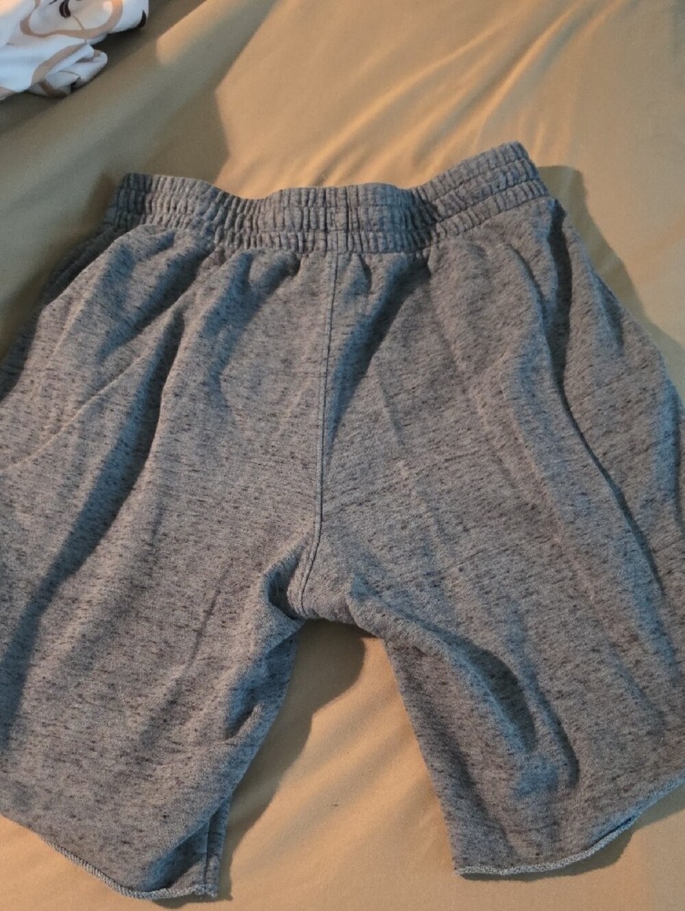 Under Armour Men's Heathered Gray Performance Shorts with White Drawstring - Picture 5 of 5